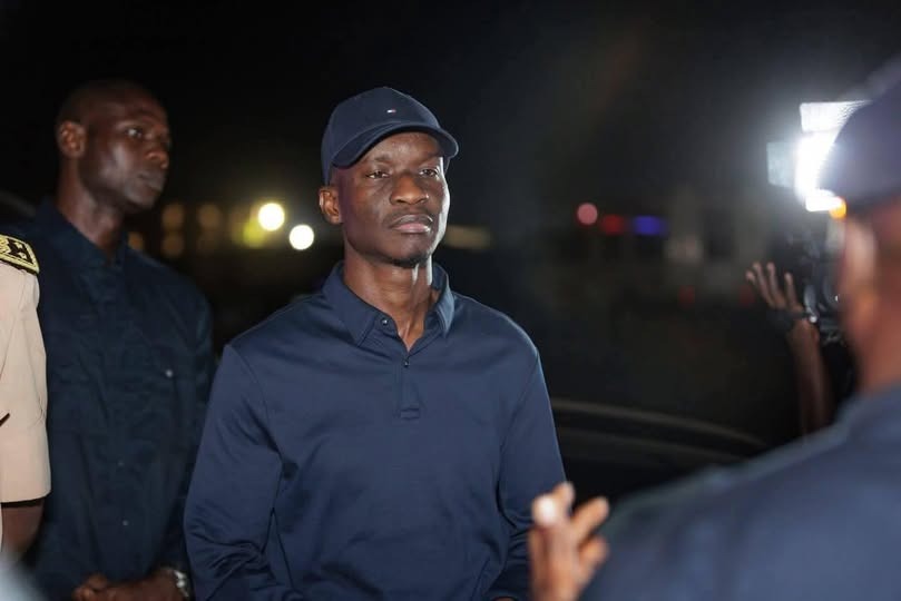 Sécurité dans la banlieue dakaroise : le ministre de l’Intérieur supervise une vaste opération nocturne et prône la « taxation de l’indiscipline »