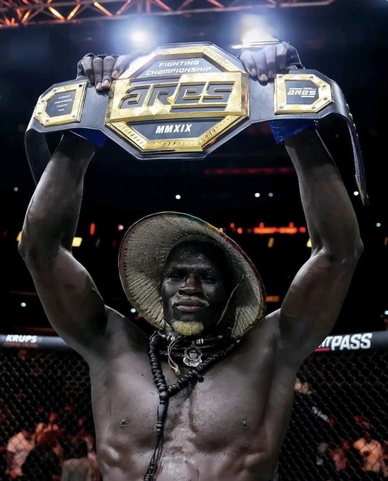 Moustapha Diakhaté sacré champion des -93 kg après sa victoire sur Paulin Begai